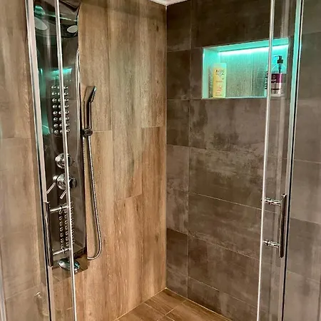 Simone Luxury Suite, Central Modern 82sqm With Terrace Apartment *