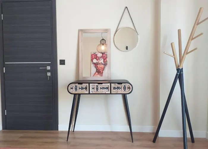 Simone Luxury Suite, Central Modern 82sqm With Terrace Tripoli